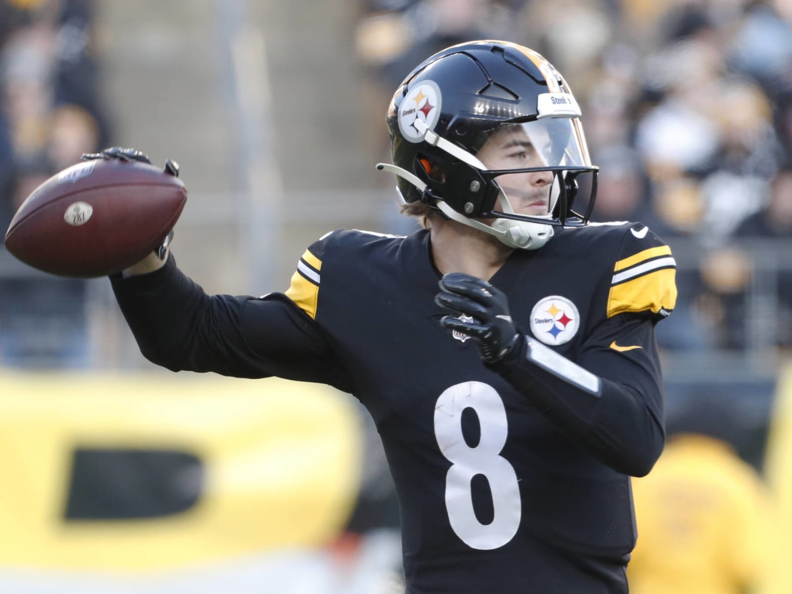 Steelers veteran gives up No. 8 jersey for rookie Kenny Pickett, who wore  the number in college 