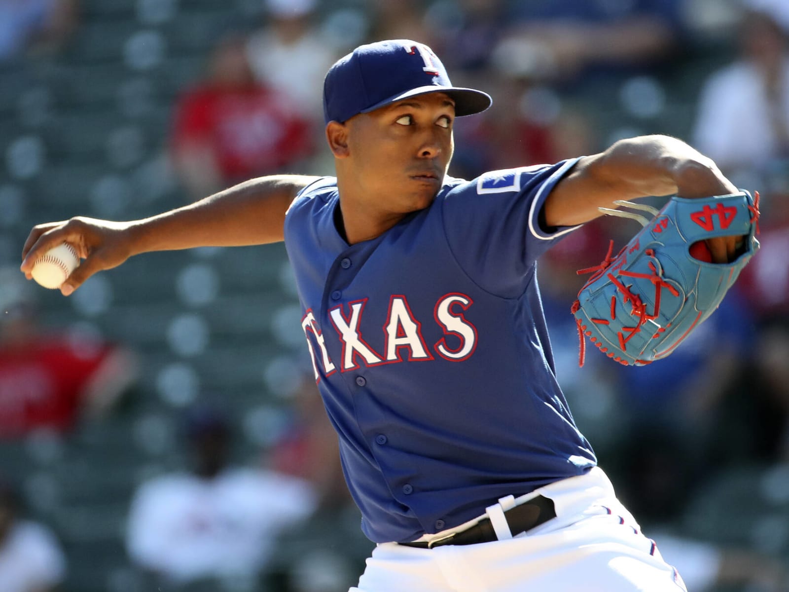 Texas Rangers Sign Closer Jose Leclerc to Extension