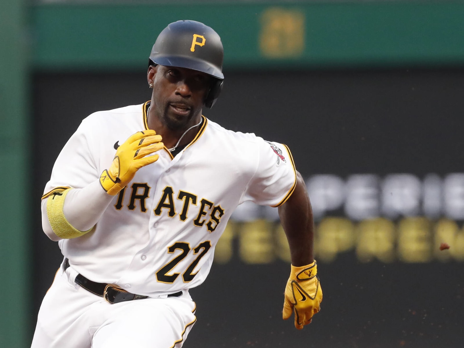 Pirates Andrew McCutchen registers 2,000 career hit milestone