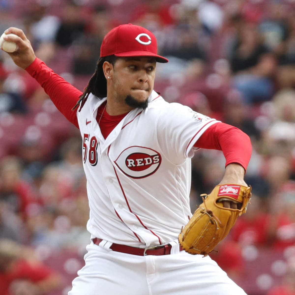 Luis Castillo trade: Mariners set to acquire Reds starting pitcher