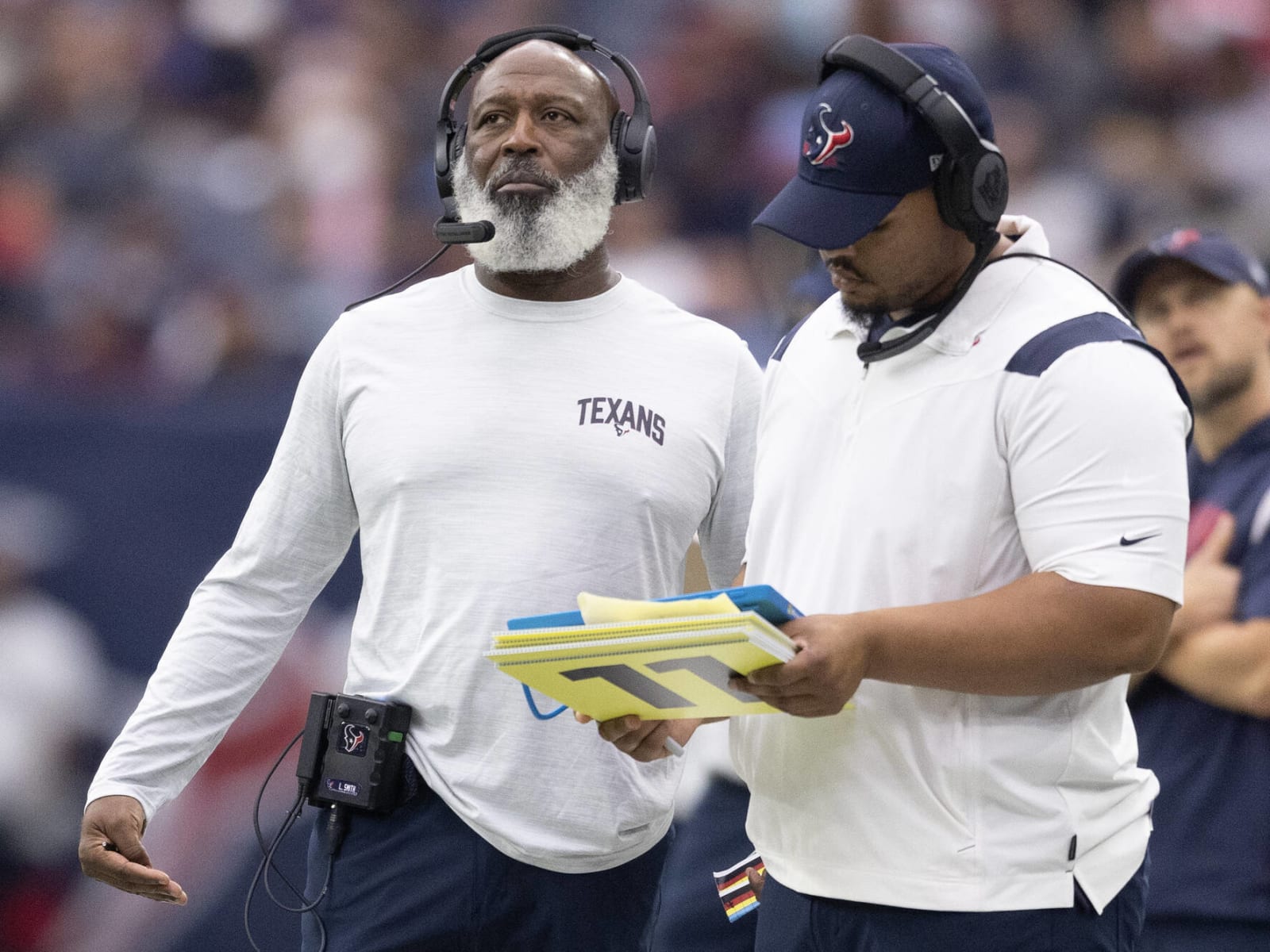 Chicago Bears head coach Lovie Smith (L) and Indianapolis Colts