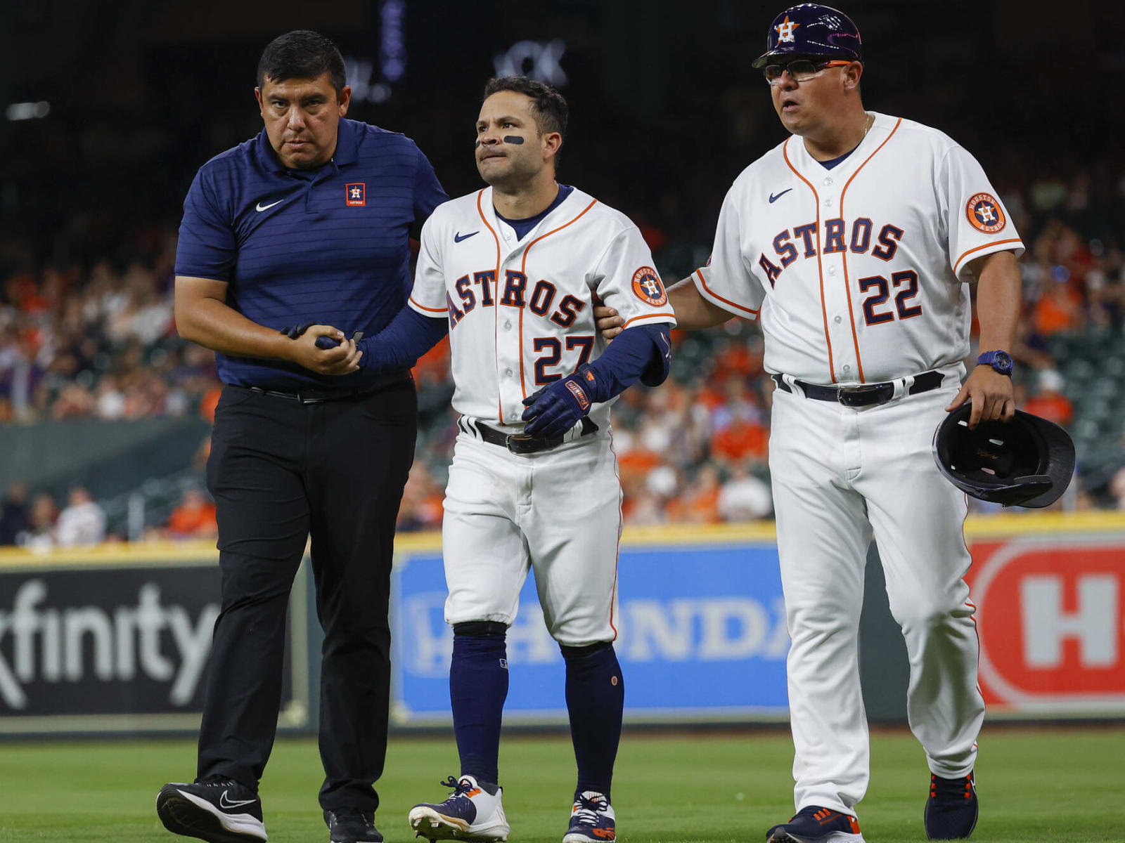 Astros' Jose Altuve will miss at least a couple games with hamstring strain