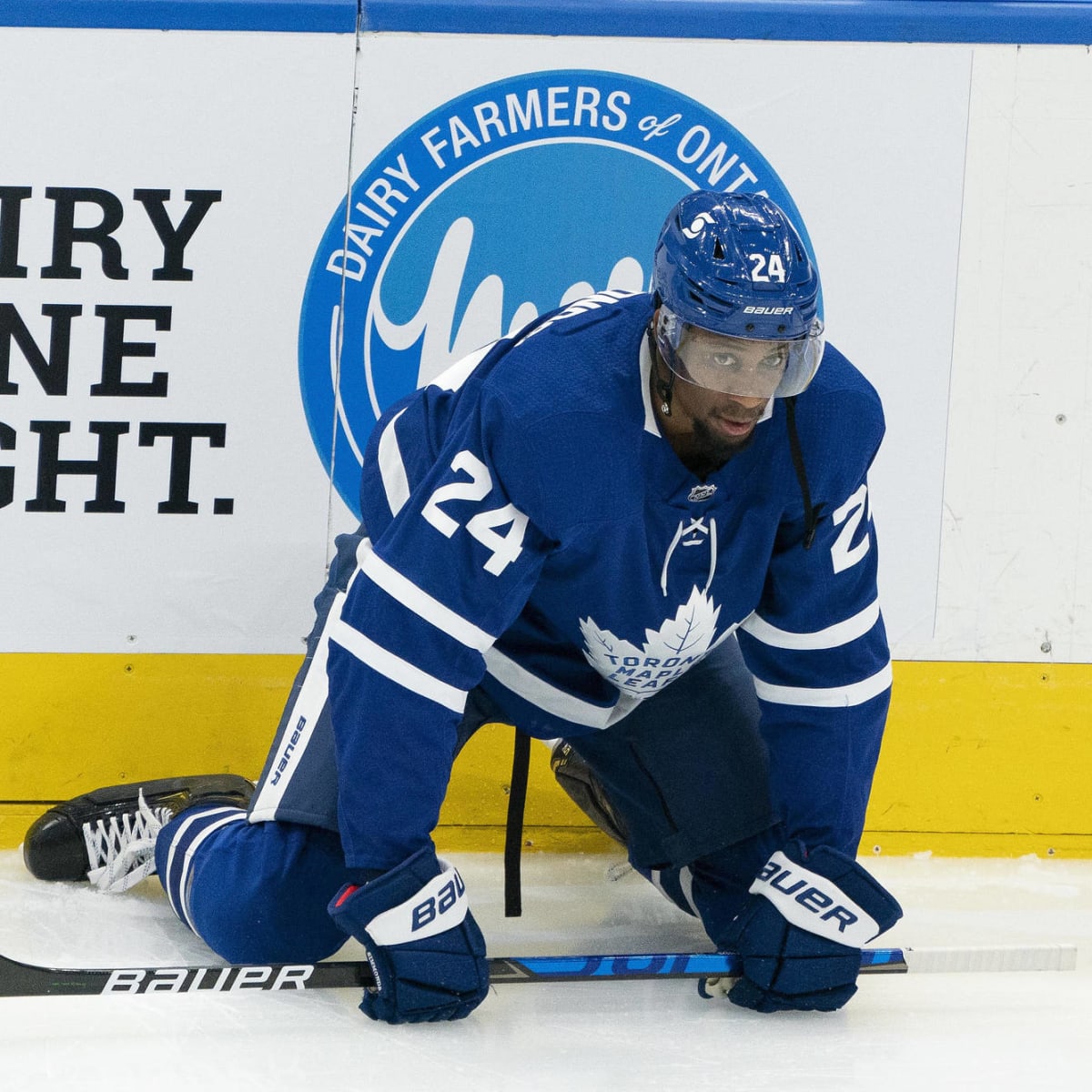 Maple Leafs' Wayne Simmonds out six weeks with broken wrist