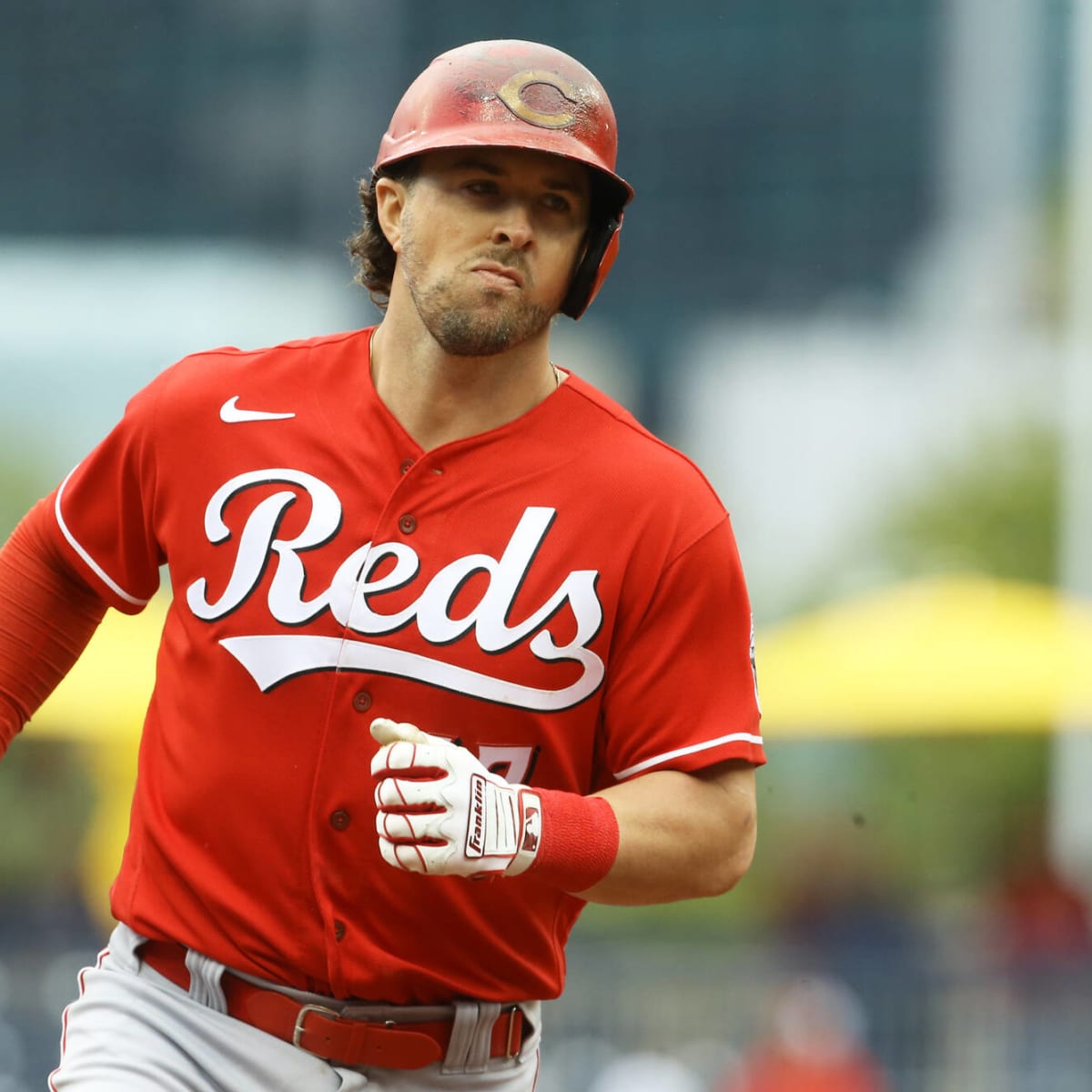 Reds deal Farmer to the Twins, acquire infielder