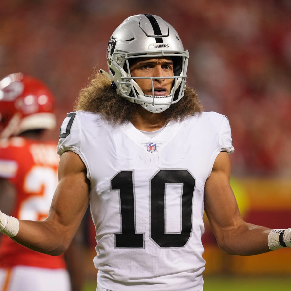 Raiders free-spirited WR Mack Hollins: Let me play barefoot