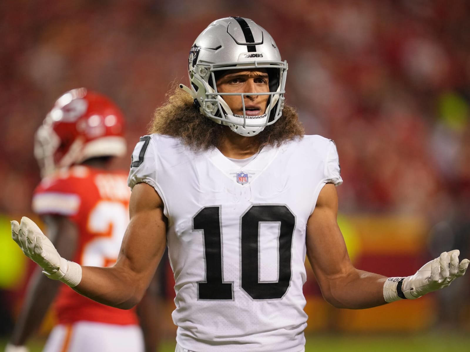 Raiders free-spirited WR Mack Hollins: Let me play barefoot