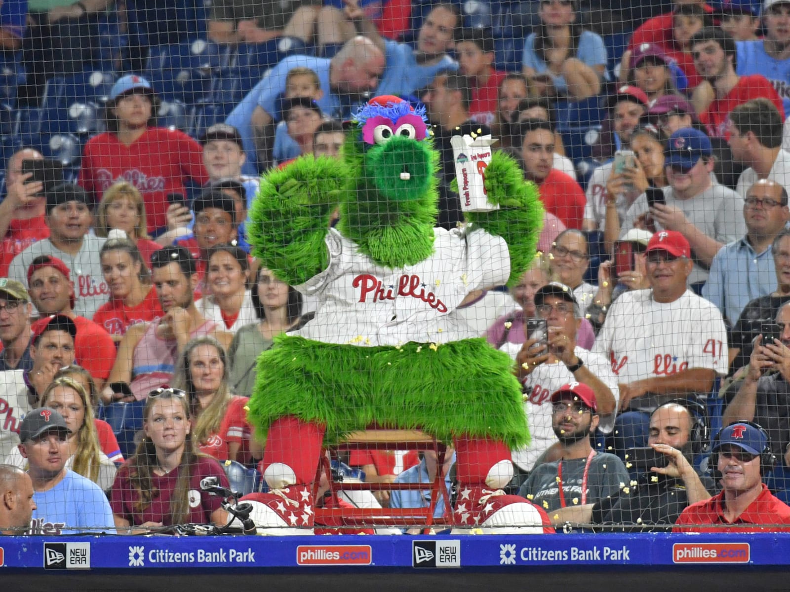 Phillie Phanatic injures fan with flying hot dog at Citizens Bank Park -  ESPN