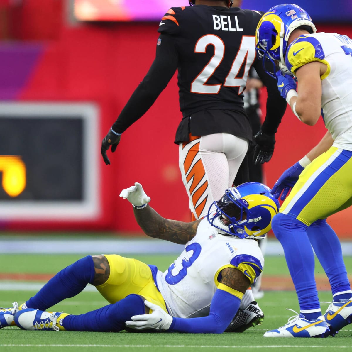 Super Bowl notebook: Rams receiver Beckham suffers knee injury