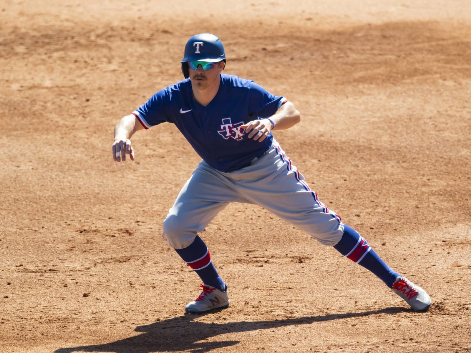 Brock Holt makes Rangers' roster