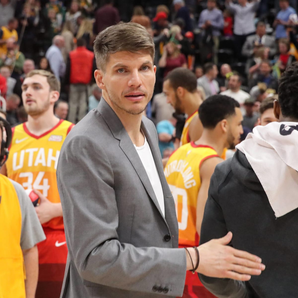 Kyle Korver with winter coat and without «