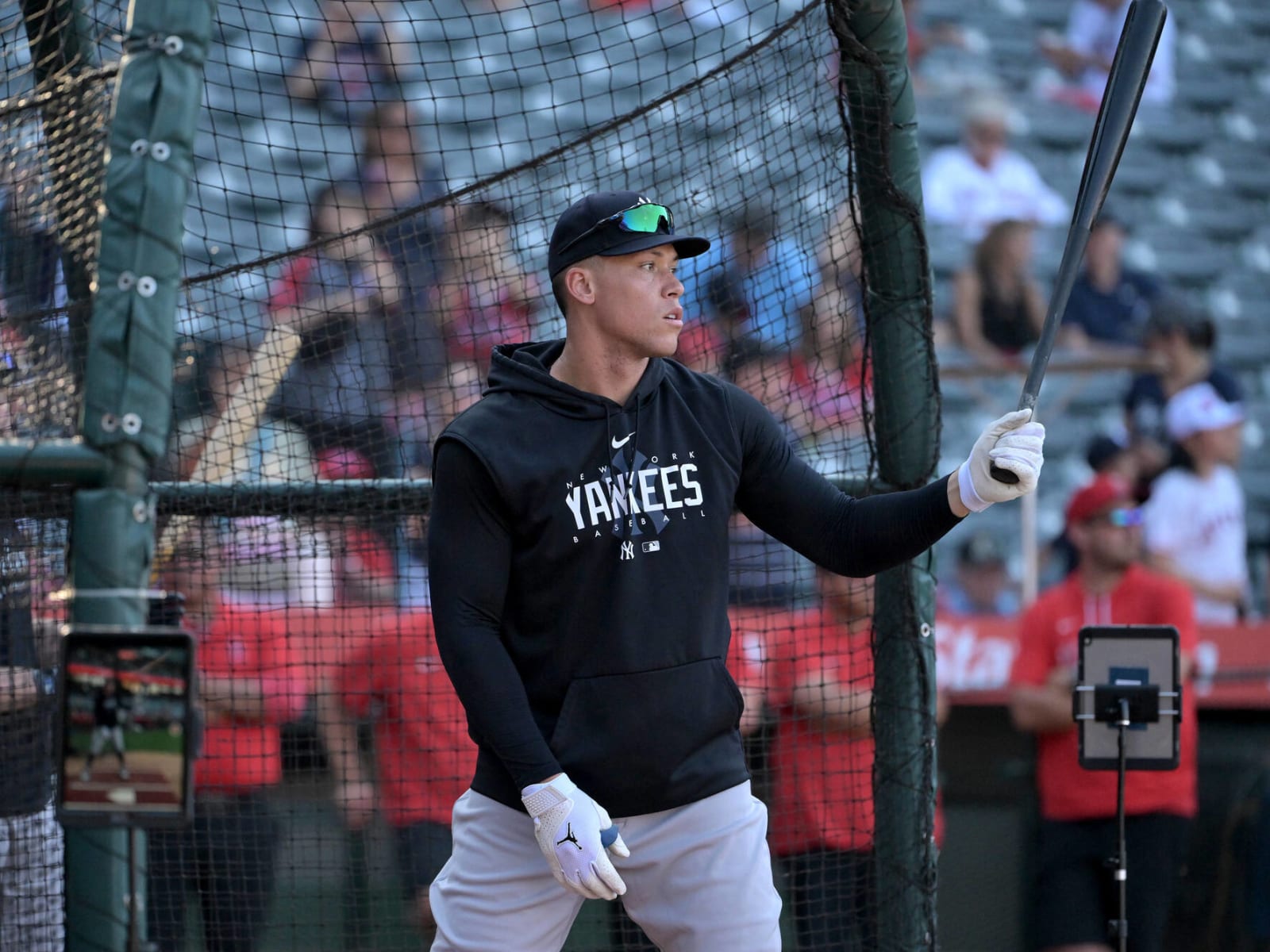 Aaron Judge takes batting practice but still 'not healed