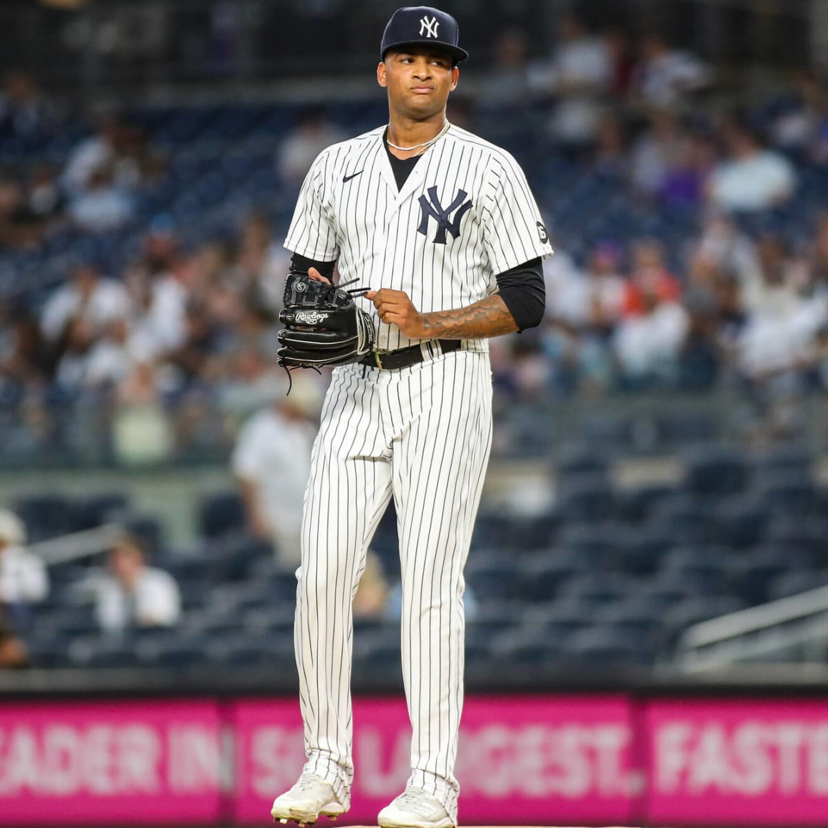 Yankees release injured Boone