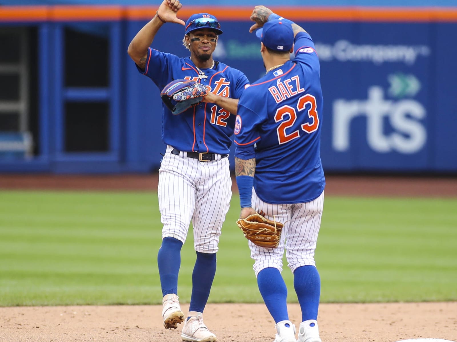 Javier Baez explains why Mets use thumbs-down celebration