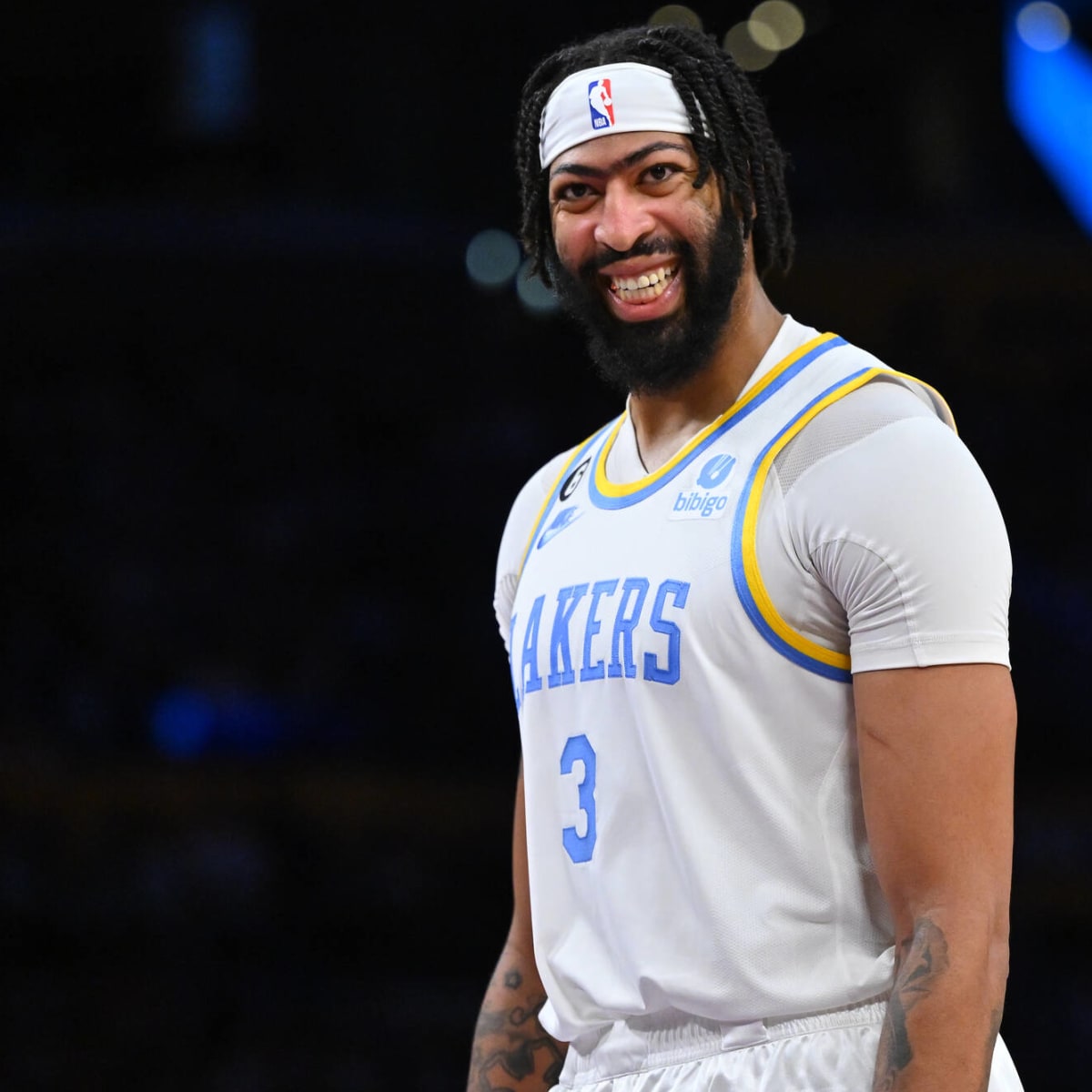 Lakers rule out Anthony Davis with low back tightness