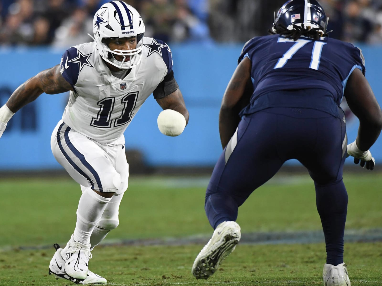 Cowboys star Micah Parsons wearing club on injured hand vs Titans