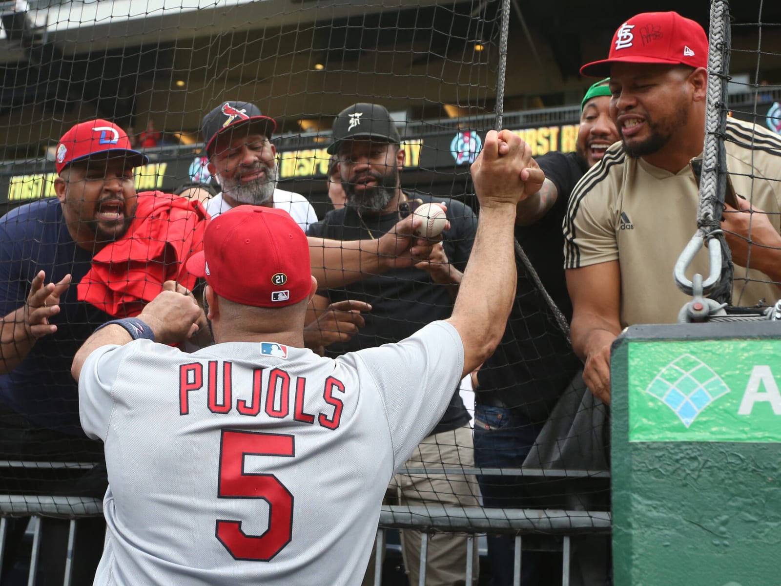 Albert Pujols isn't mad at fan for keeping his 700th home run ball