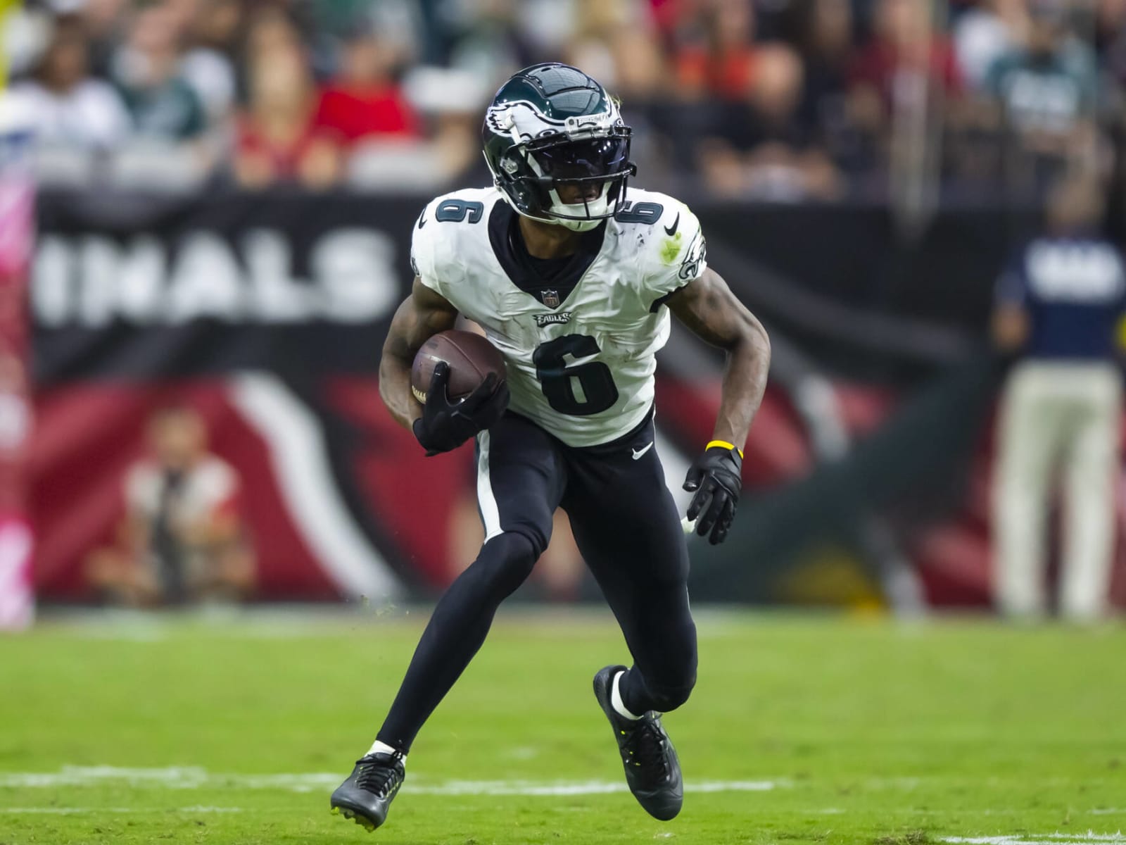 Eagles' DeVonta Smith shares his thoughts about your fantasy football team