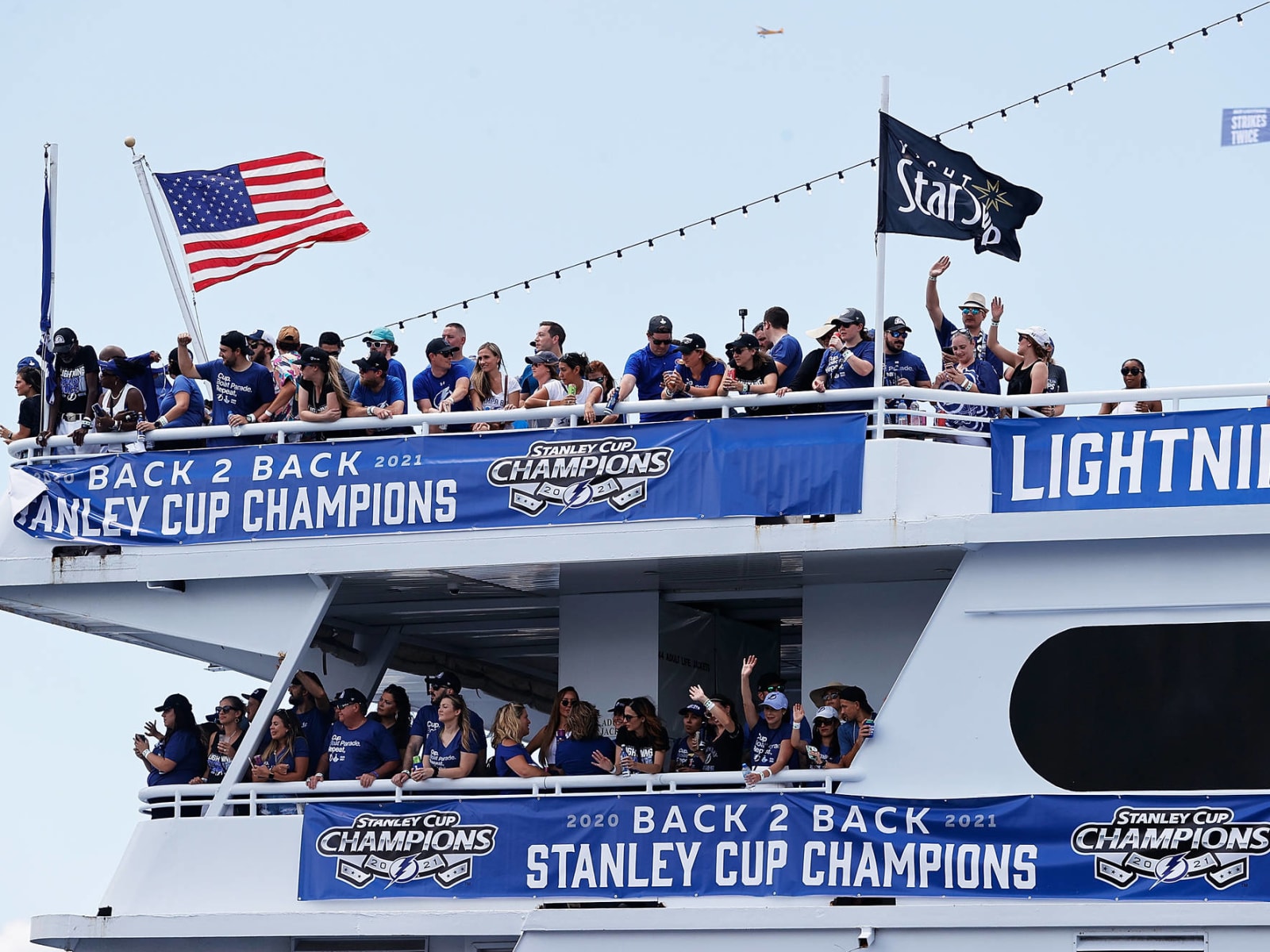 Lightning celebrate second Stanley Cup championship with boat