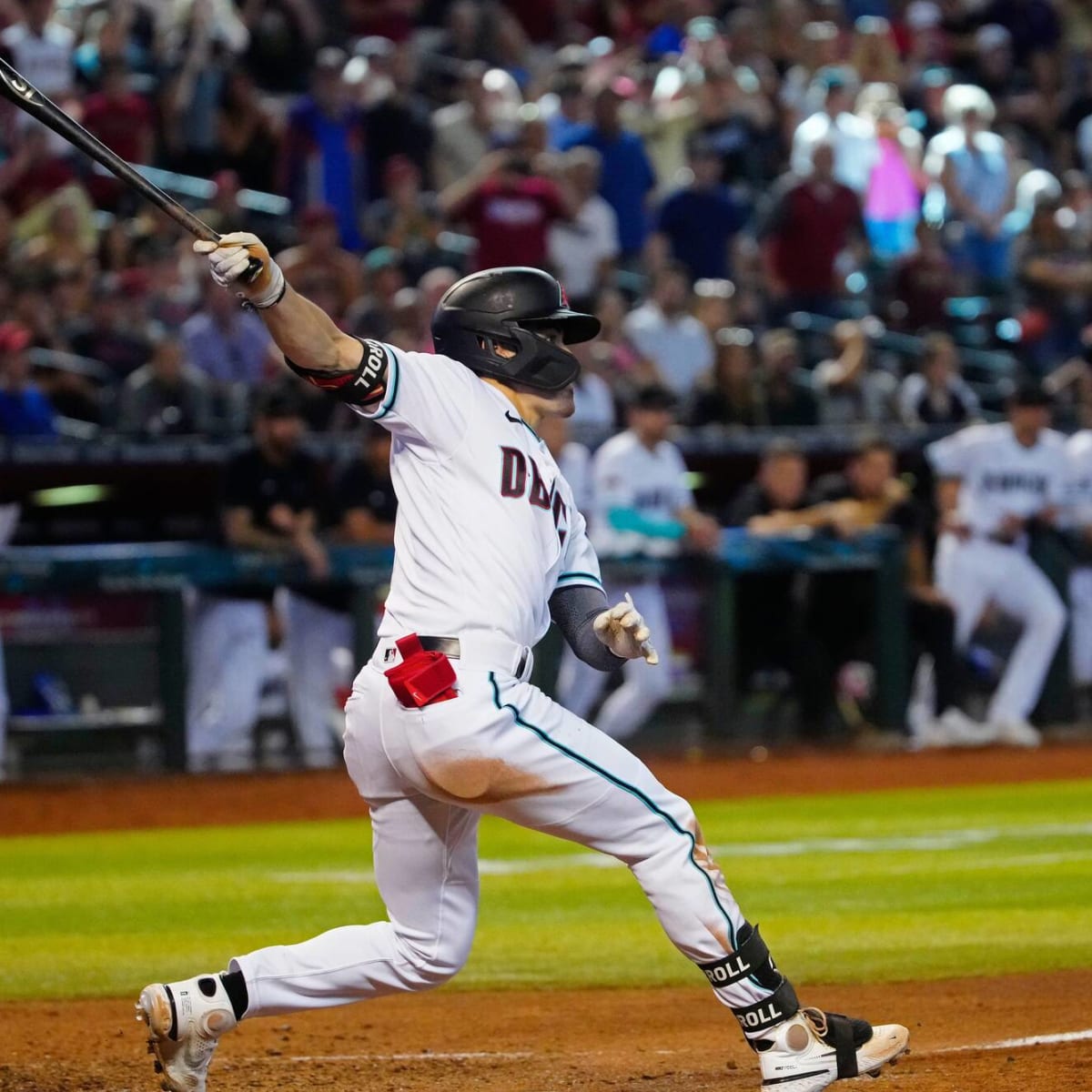 Carroll drives in winning run in the 10th in the Diamondbacks' 3-2 victory  over the Pirates