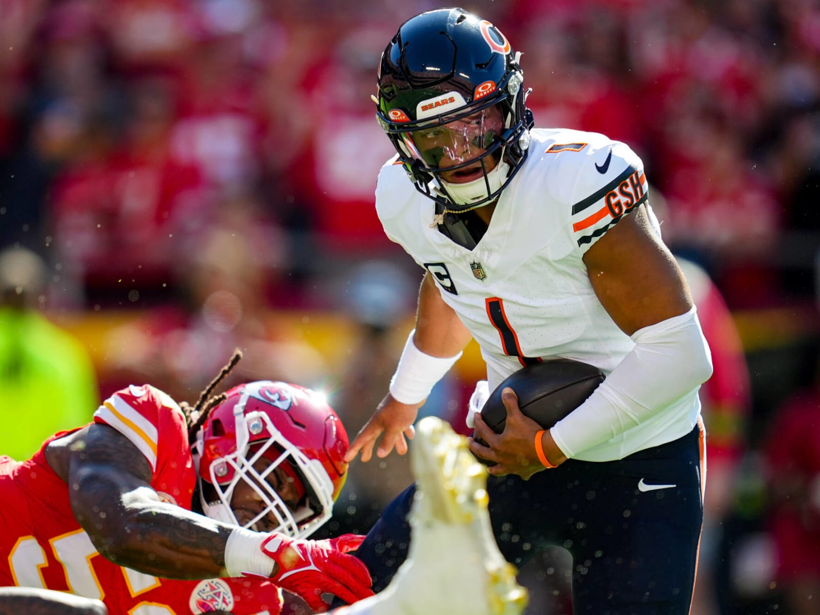 Former NFL QB Rips Into Bears, Calls For Justin Fields Trade