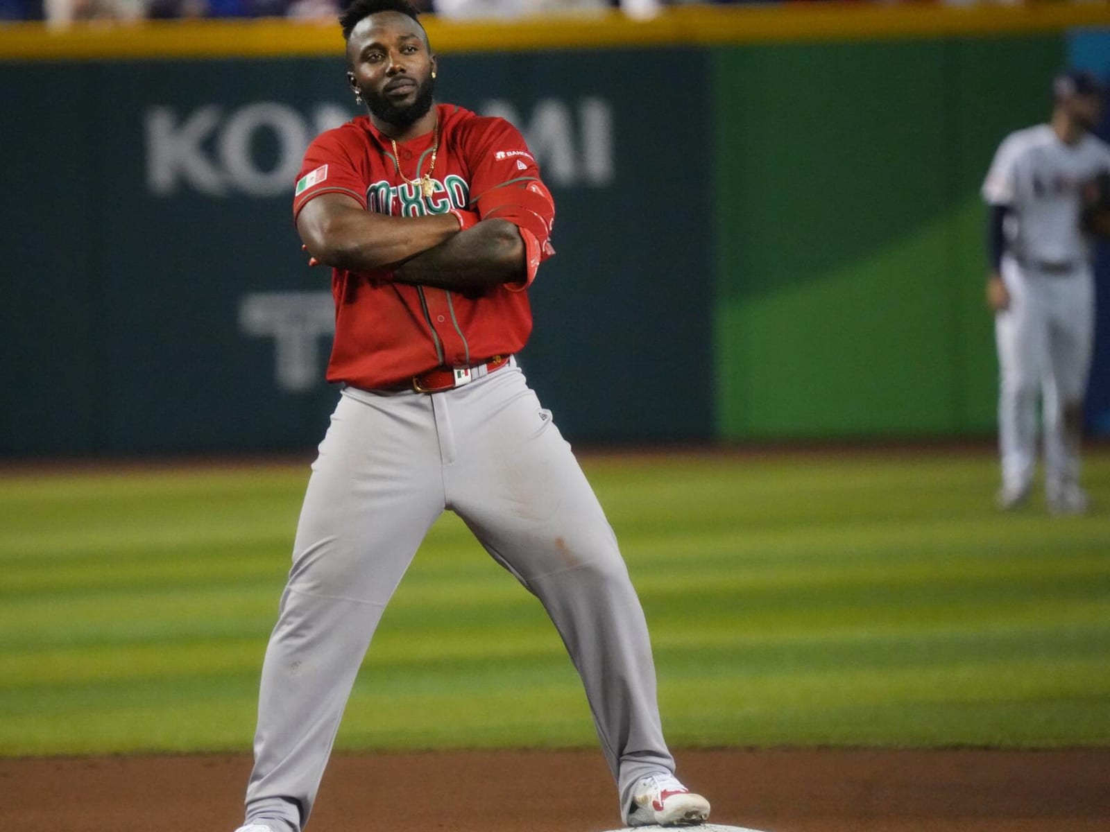 Randy Arozarena posed so hard after robbing home run with great catch