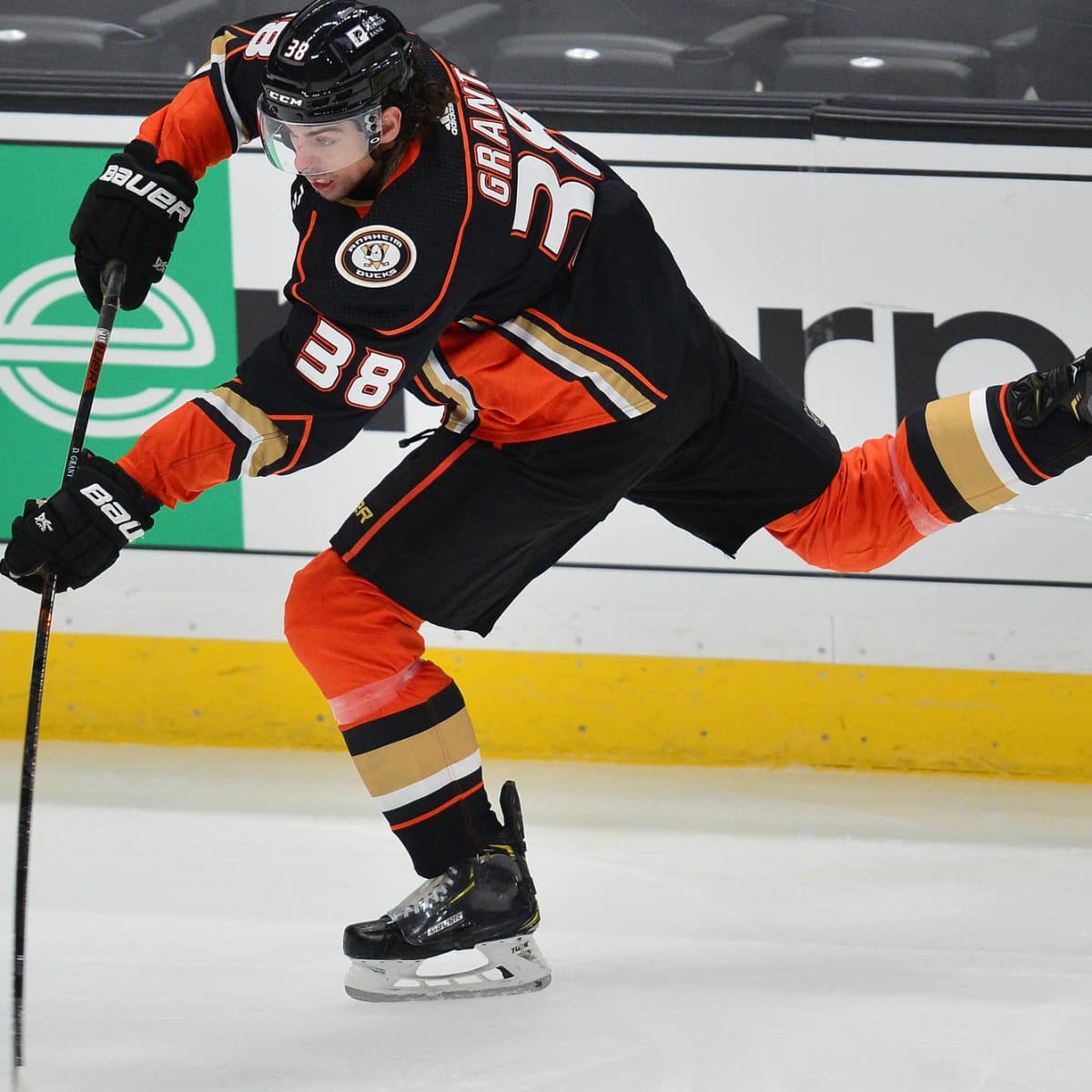 Derek Grant has been unusually productive for the Ducks this season – Daily  Breeze