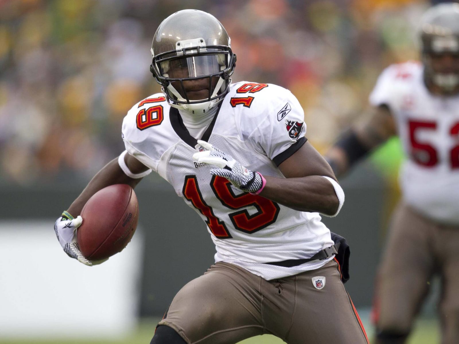 Ex-Bucs WR Mike Williams on life support after accident