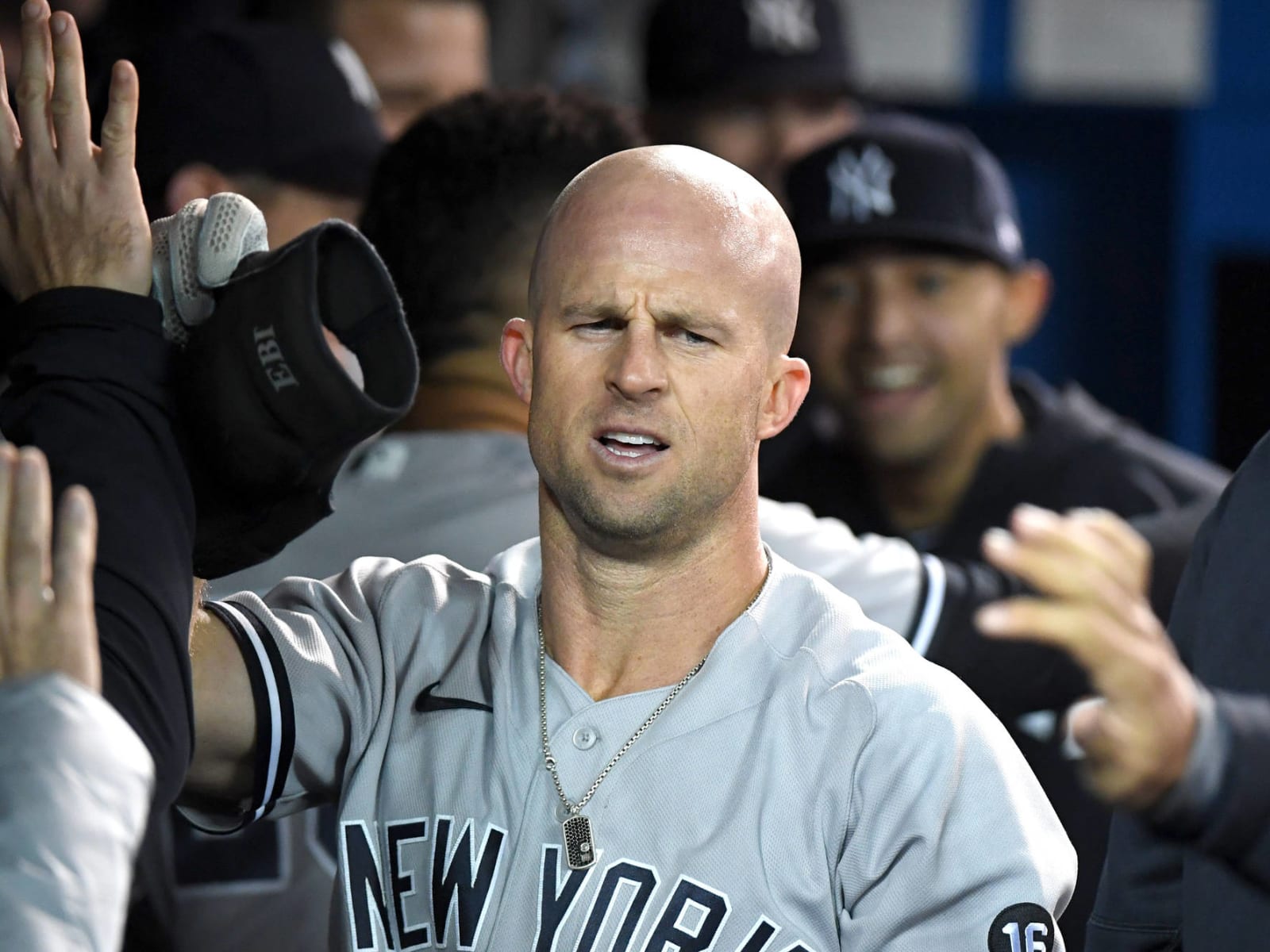 Yankees decline Gardner's $10M option, open to return