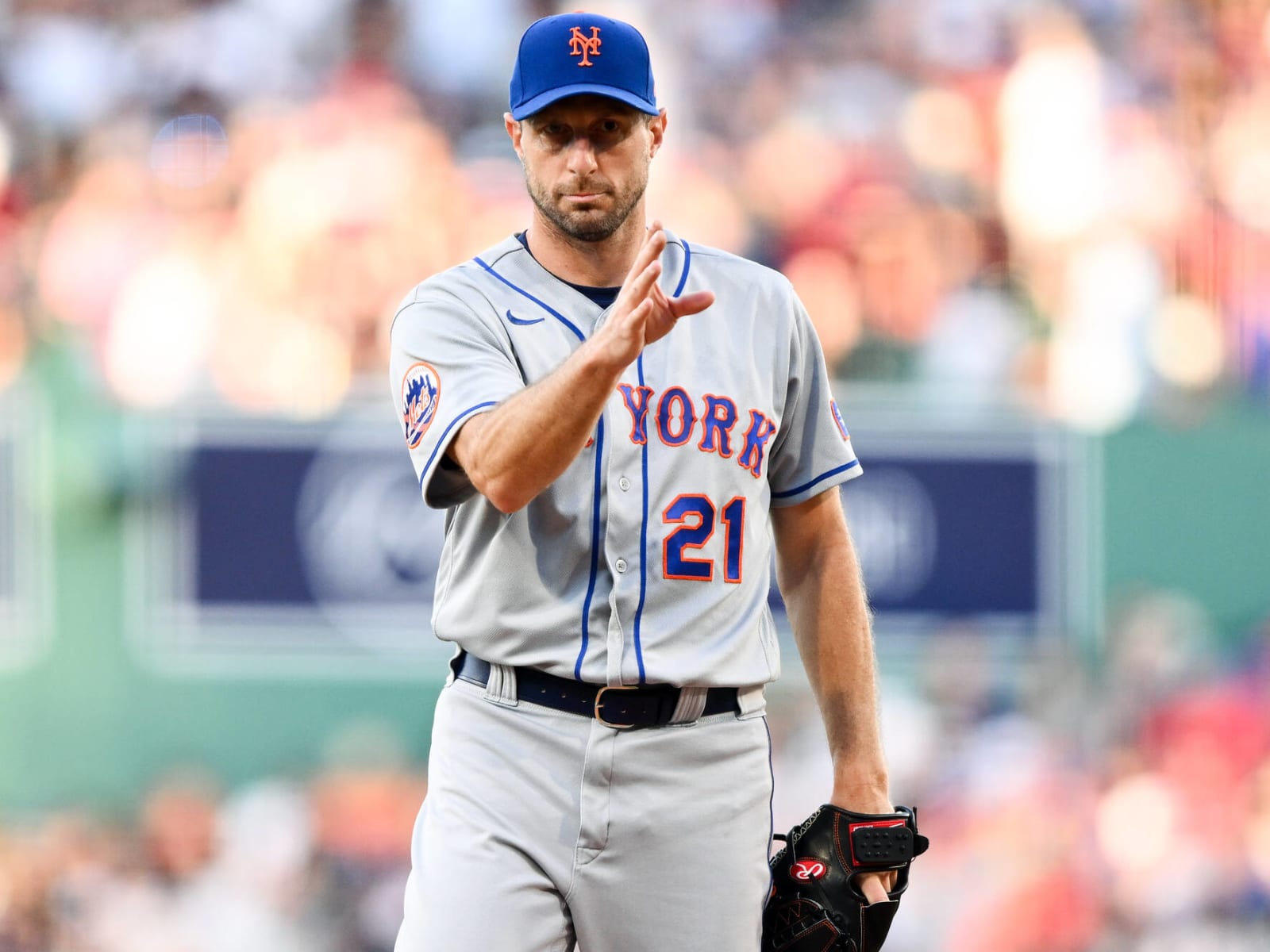 Max Scherzer speaks with Ken Rosenthal after the Rangers' win over