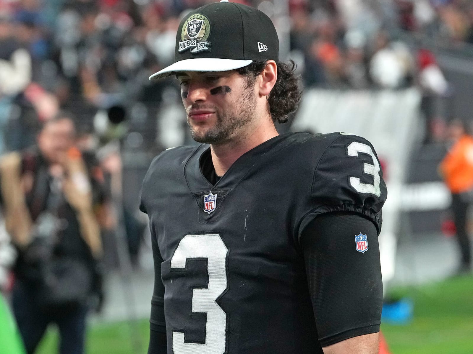 Raiders bench QB Carr, will start Stidham for final 2 games