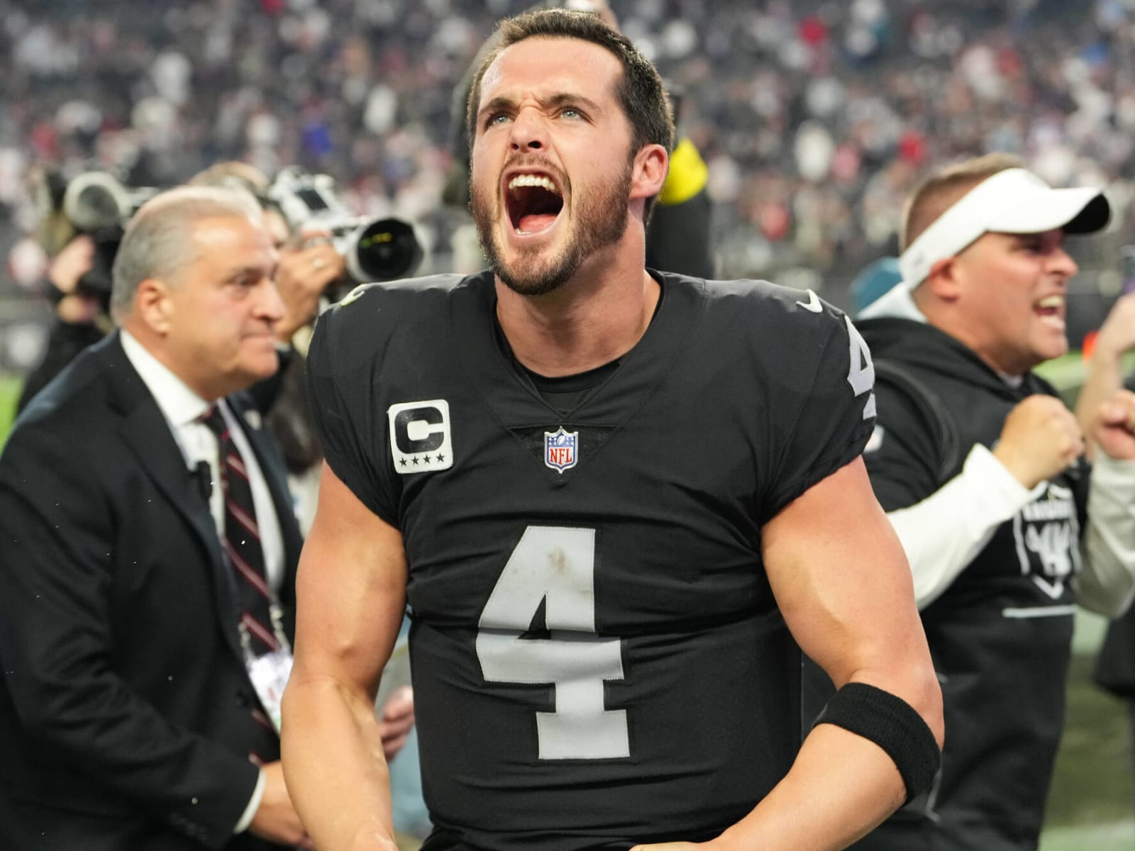 Derek Carr To Tampa Bay For A 1st? PFF Proposes Trade Scenario