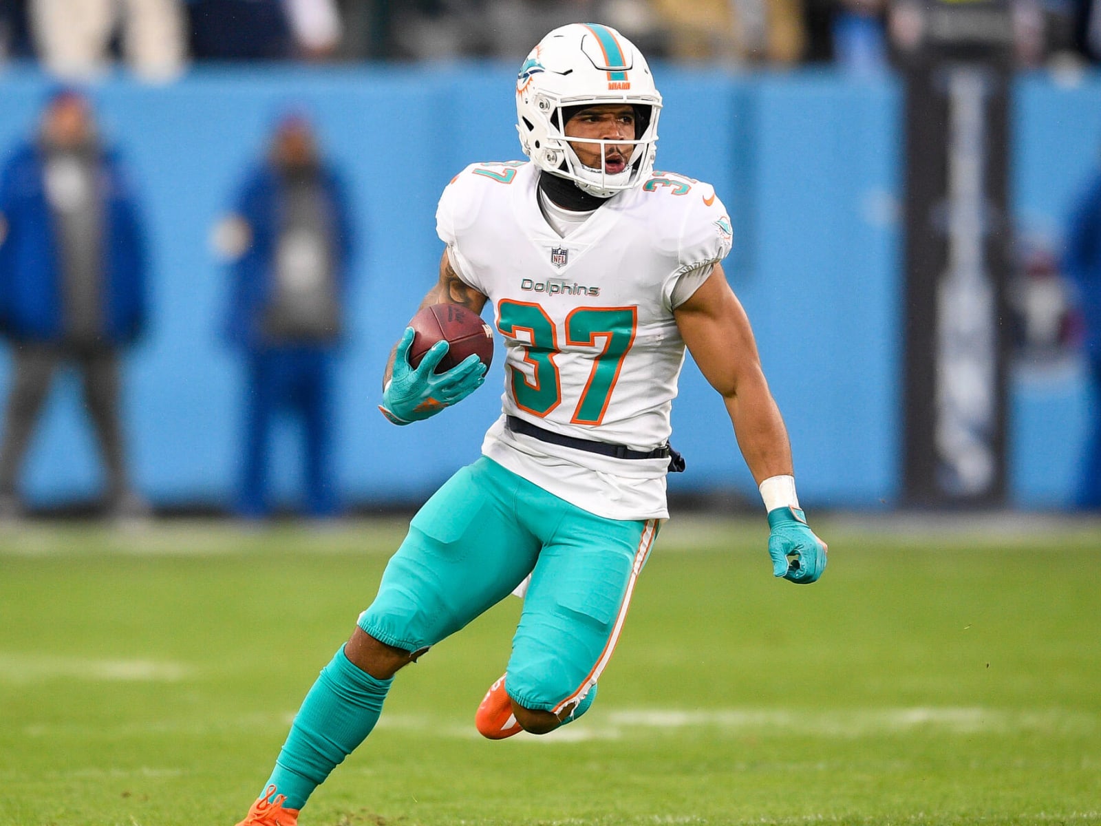 Dolphins Re-Signing RB Salvon Ahmed 