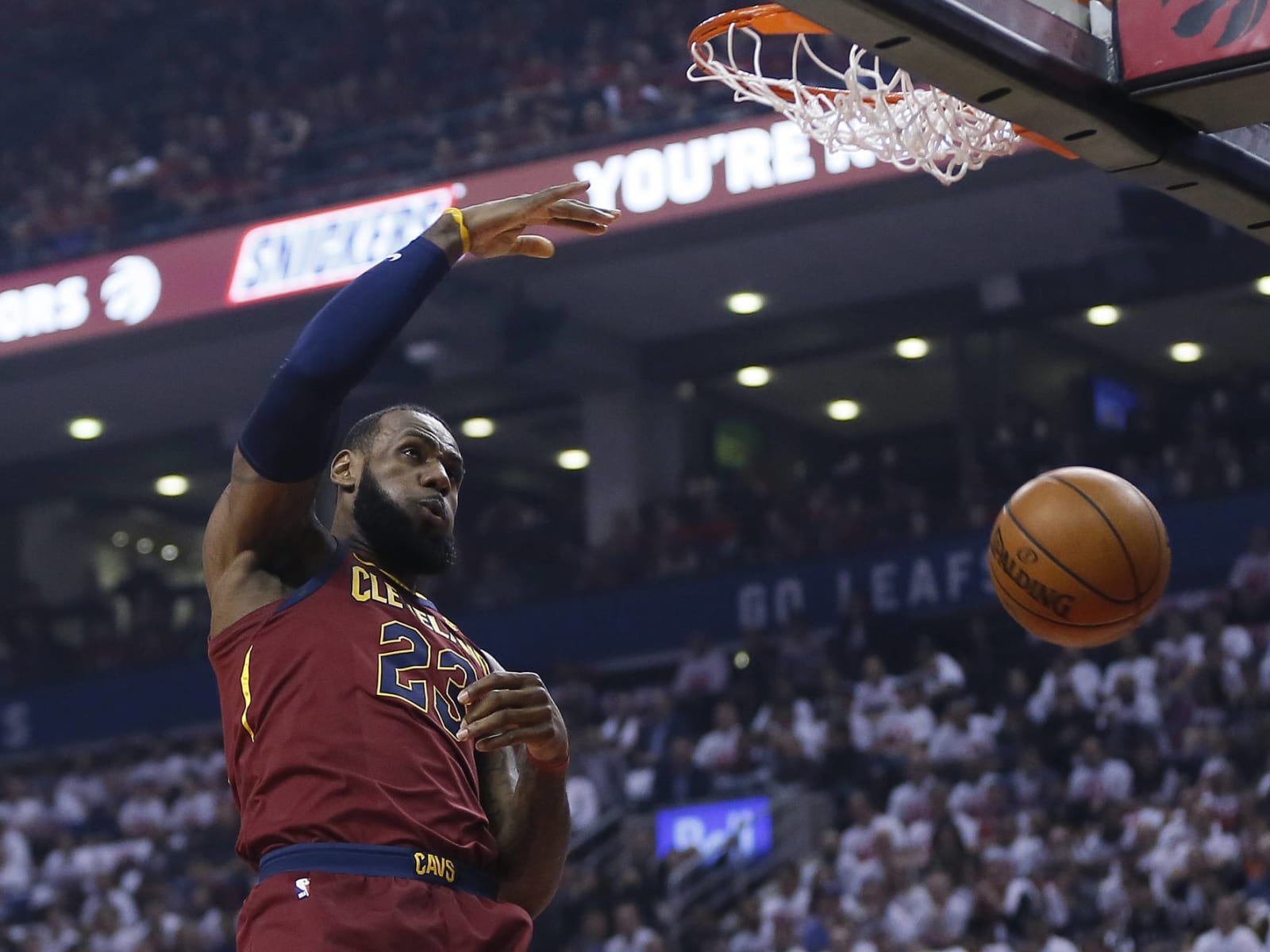 Lebron owns the raptors outlet