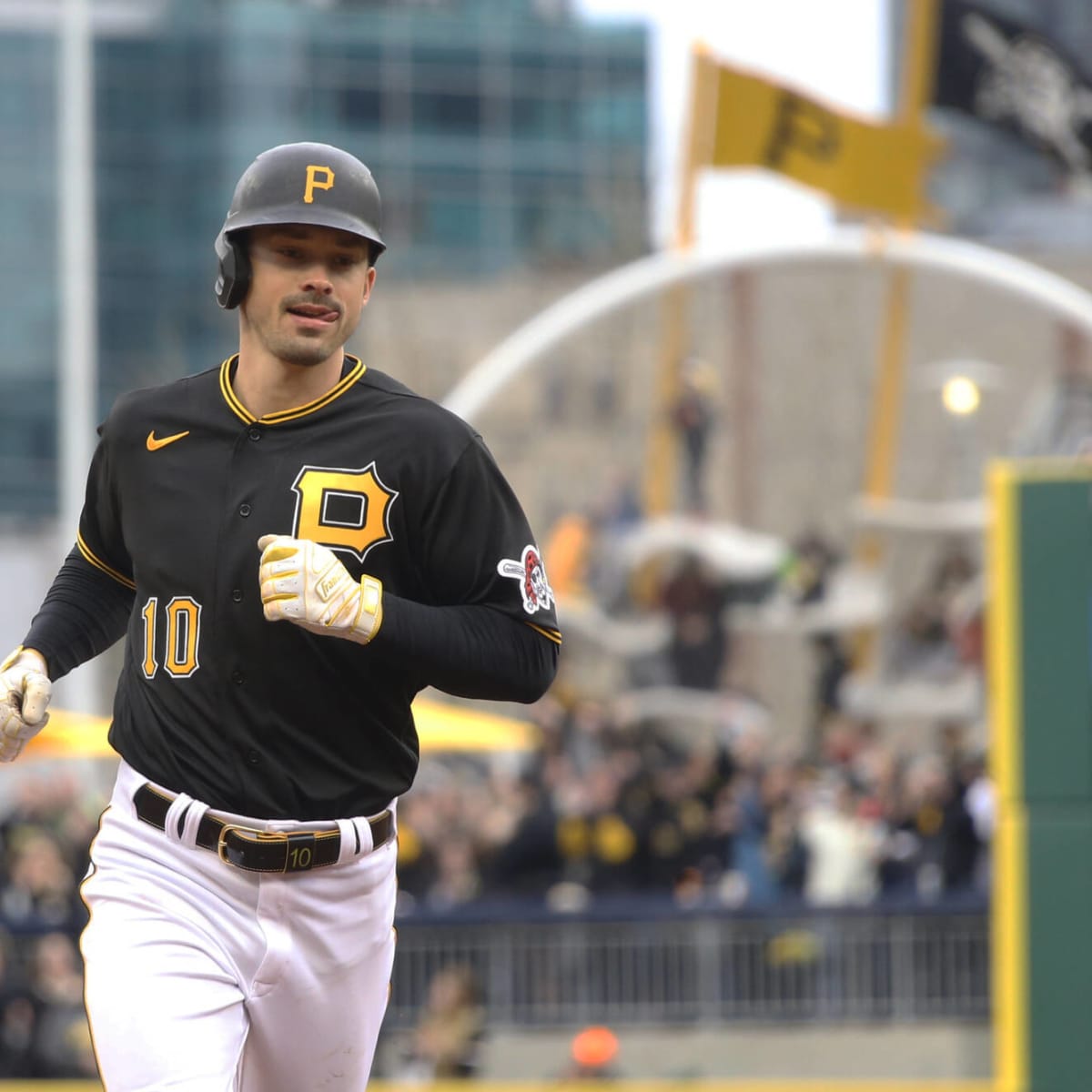 Bryan Reynolds extension: Pirates lock up outfielder on $106M deal, the  biggest contract in team history 