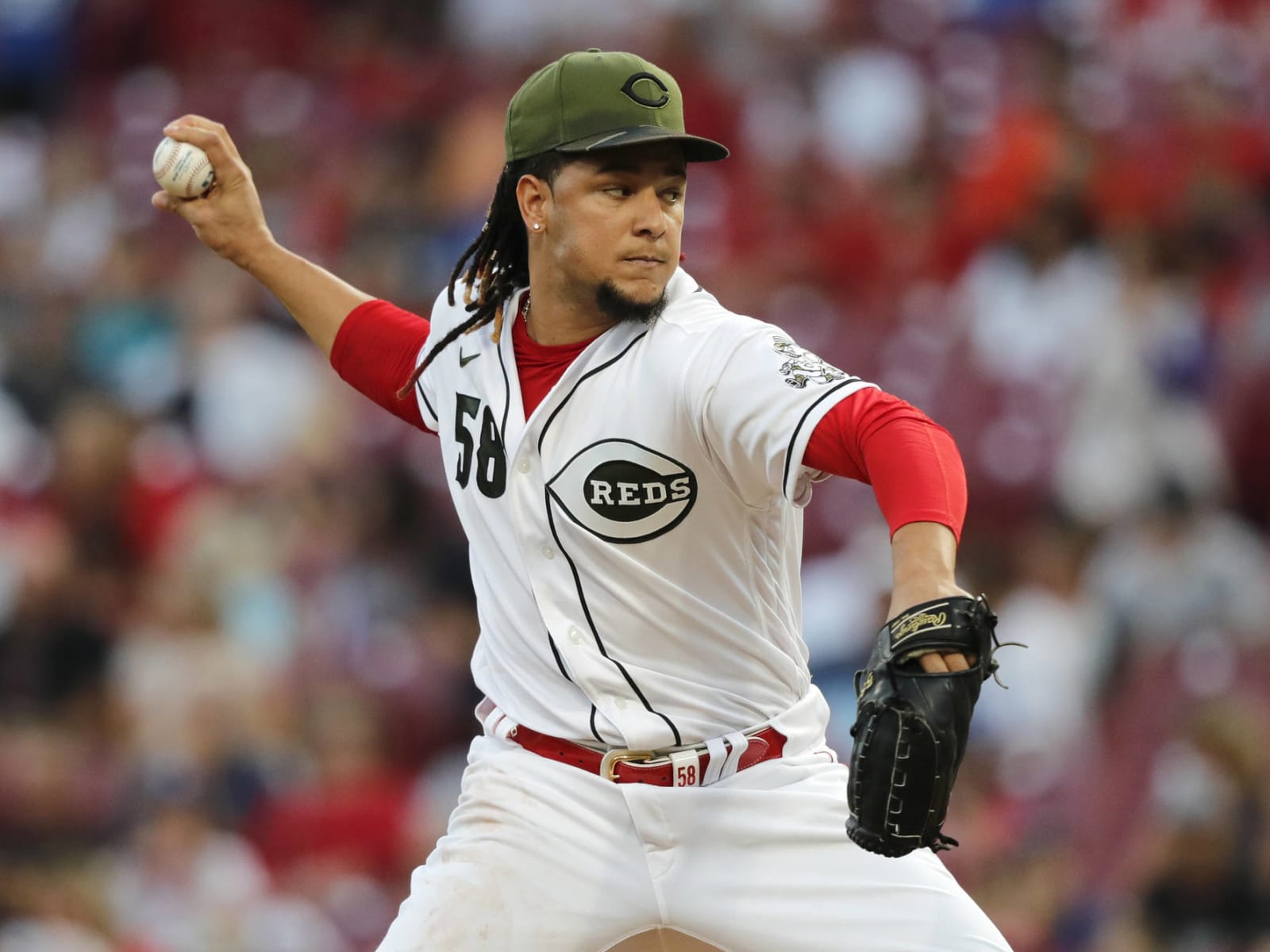 Dodgers Reportedly Showing Interest in Luis Castillo, Sonny Gray