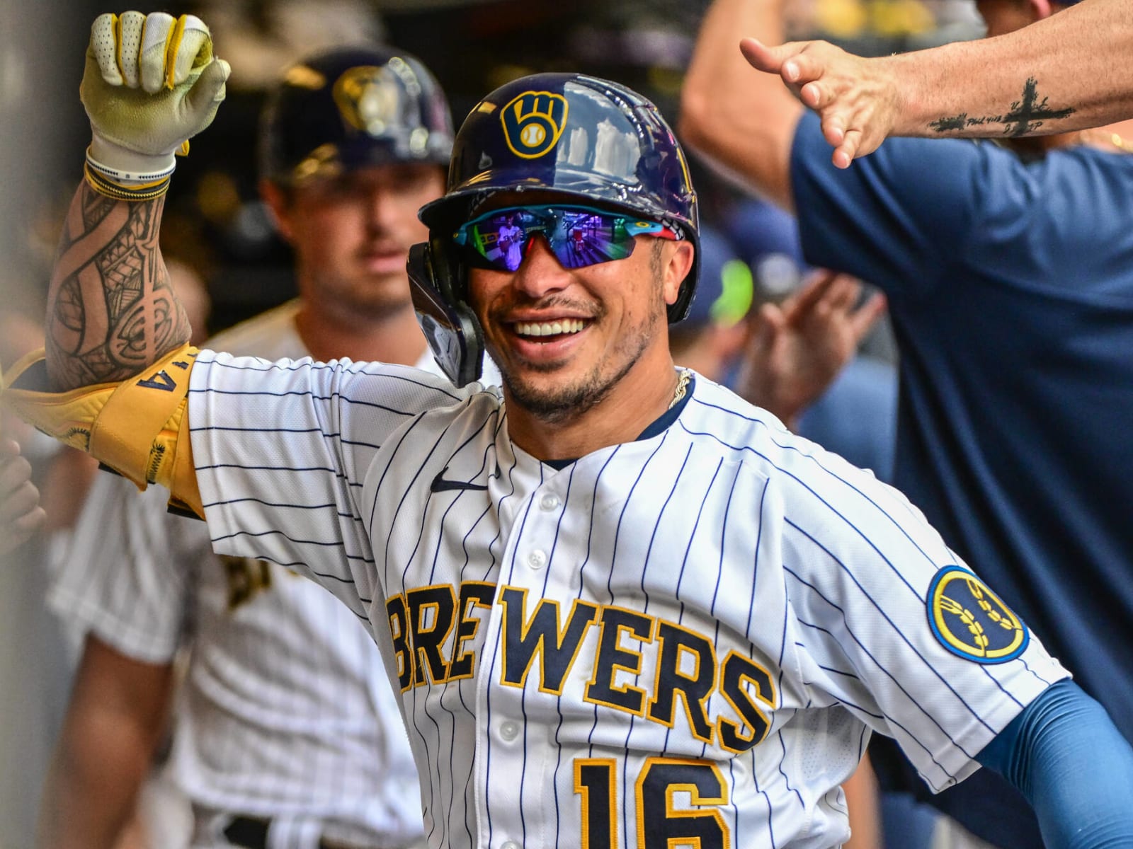 Mariners acquire Brewers' Kolten Wong