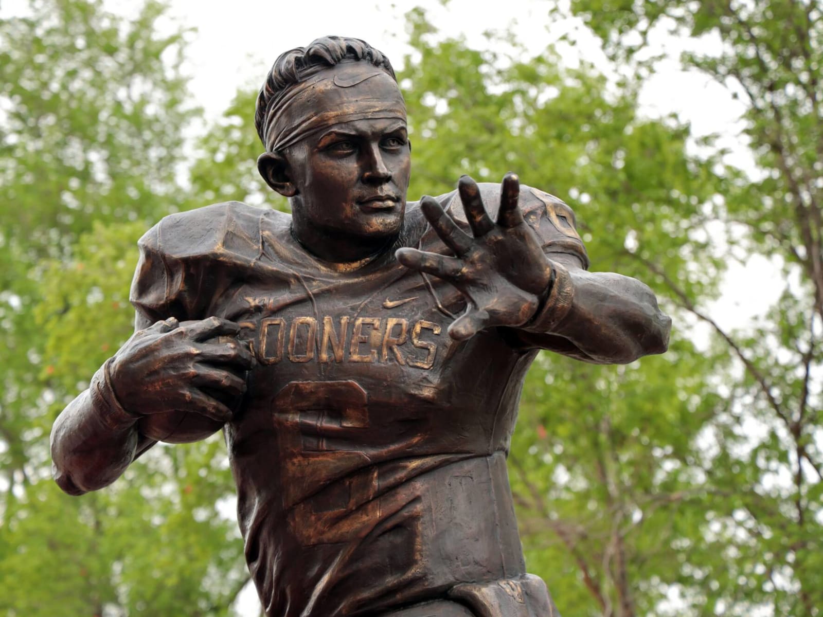 Baker mayfield figurine clearance