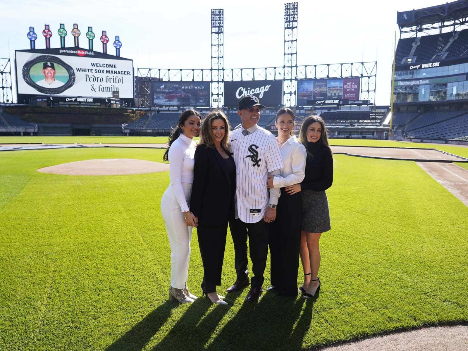 Chicago White Sox welcoming fans back at Guaranteed Rate Field for