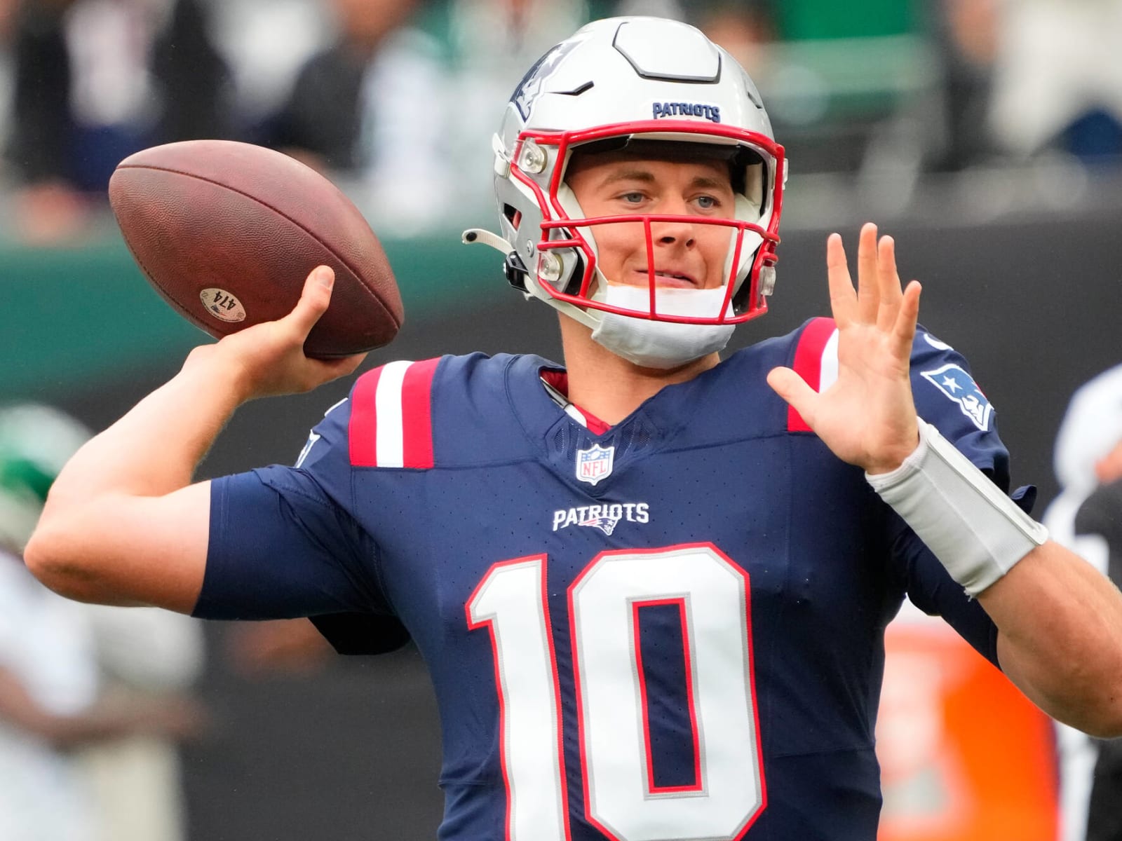 Patriots QB Mac Jones reacts to benching