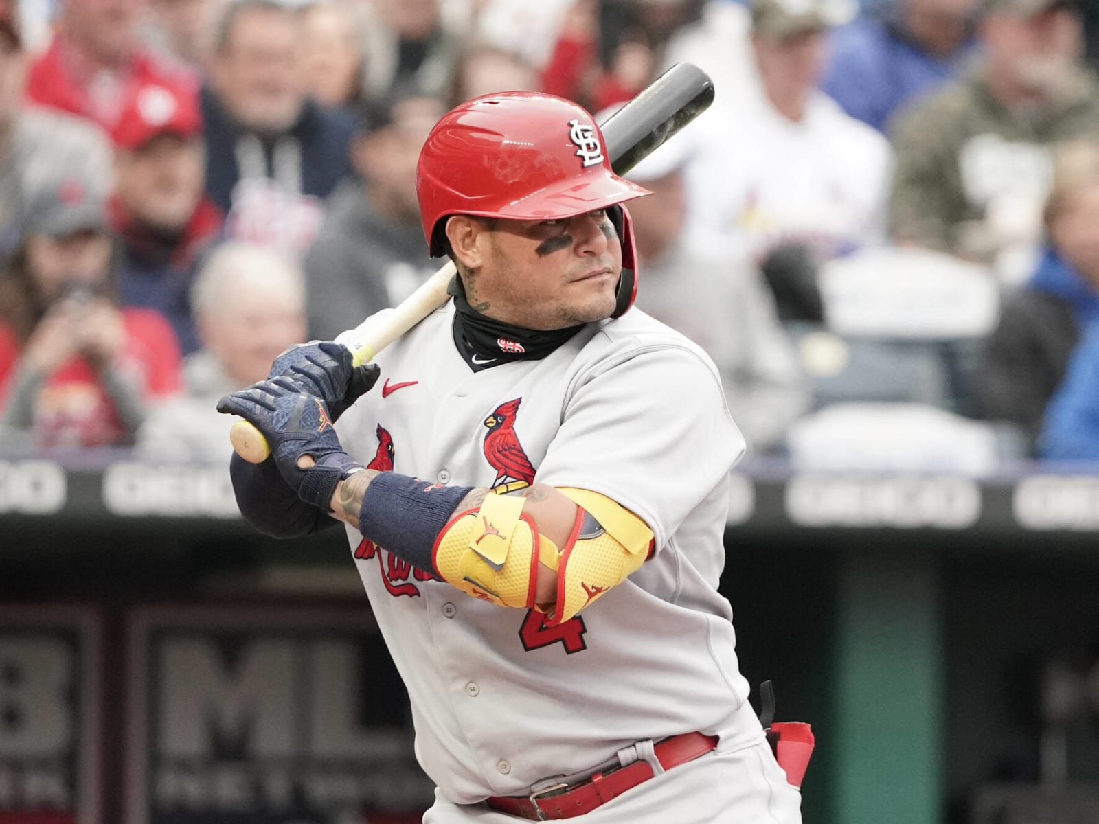 Yadier Molina - the GOAT. Catching a bullpen. Key take aways: Varies his  setups, and you can notice he's putting himself in a game-setting,  signals,, By ‏‎Goodro Catching Baseball Company‎‏