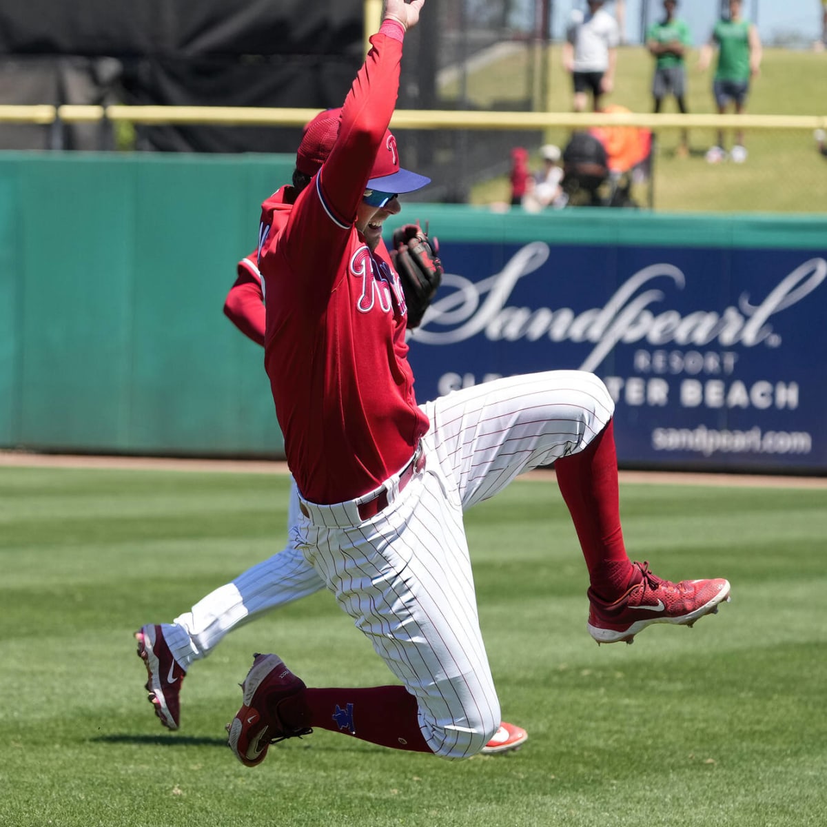 Phillis' Rhys Hoskins (knee) to undergo ACL reconstruction surgery