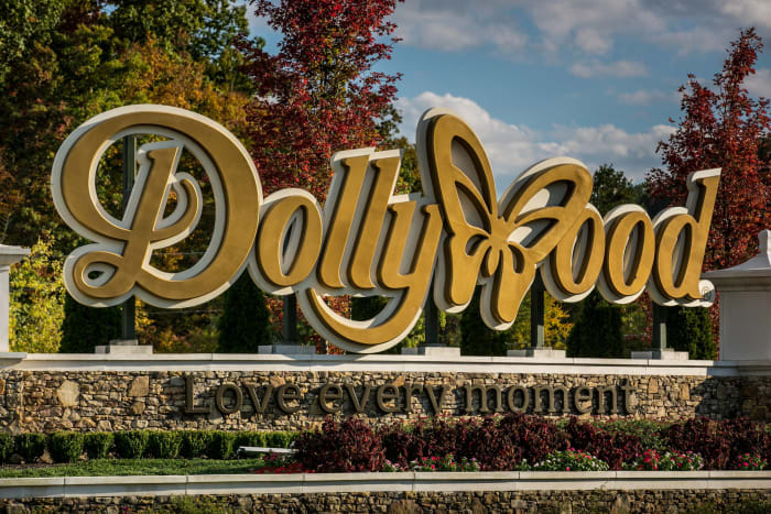 2002: The Dollywood Foundation introduces the Chasing Rainbows Award