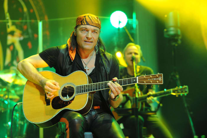 Scorpions - "Delicate Dance (Matthias Solo)" (2013)