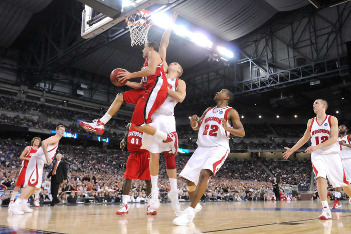 Curry keeps Davidson rolling (2008)