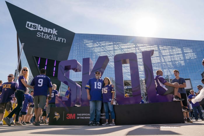 Die-Hard or Fair-Weather Fans? Ranking All 32 NFL Fan Bases