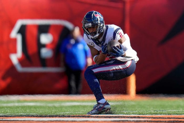 Texans sign Robert Woods