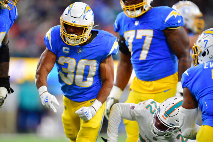 TENNESSEE (7-6) AT LA CHARGERS (7-6) (Sunday, 4:25 p.m. ET)