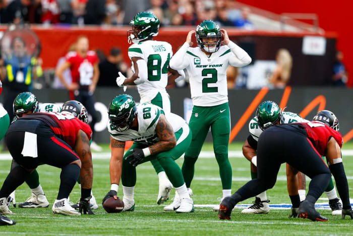 Jets' first-half issues follow them to England