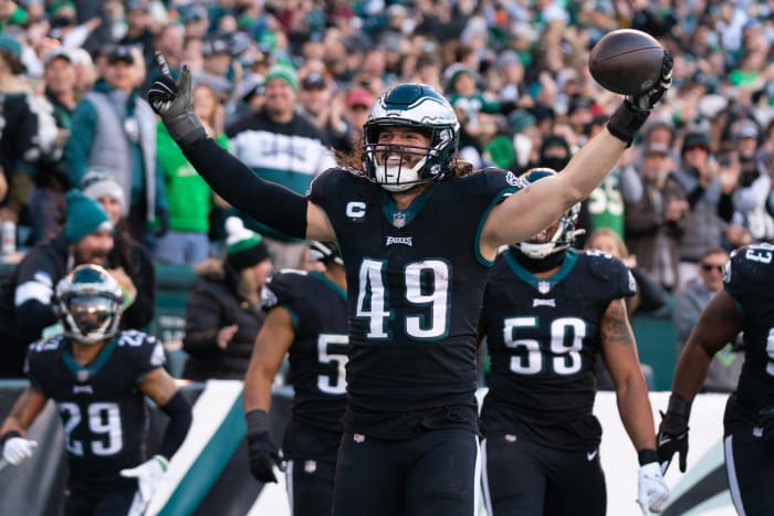 Eagles linebackers run wild in blowout