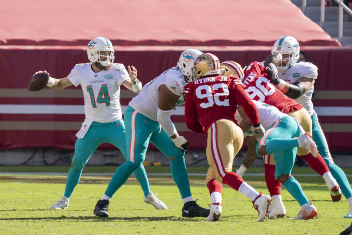 Ryan Fitzpatrick continues to aid Dolphins rebuild